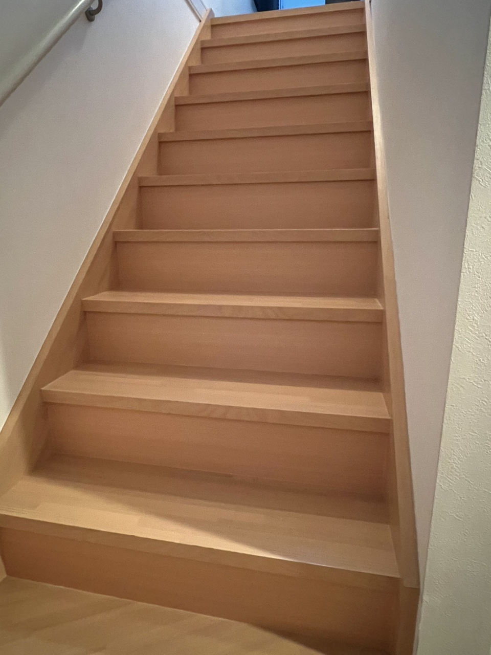 階段蹴込板張り替え作業