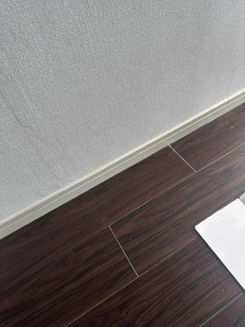 巾木剝がれ補修