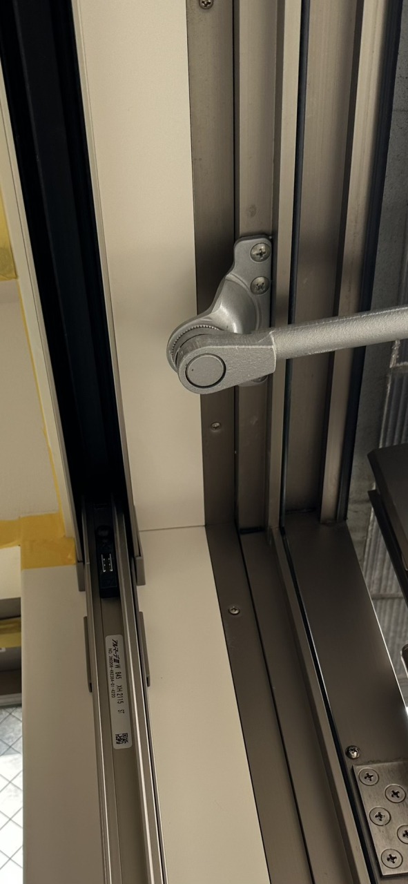 バルコニー窓枠剥がれ補修