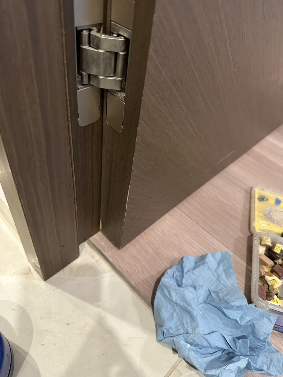 扉の小口剥がれ補修