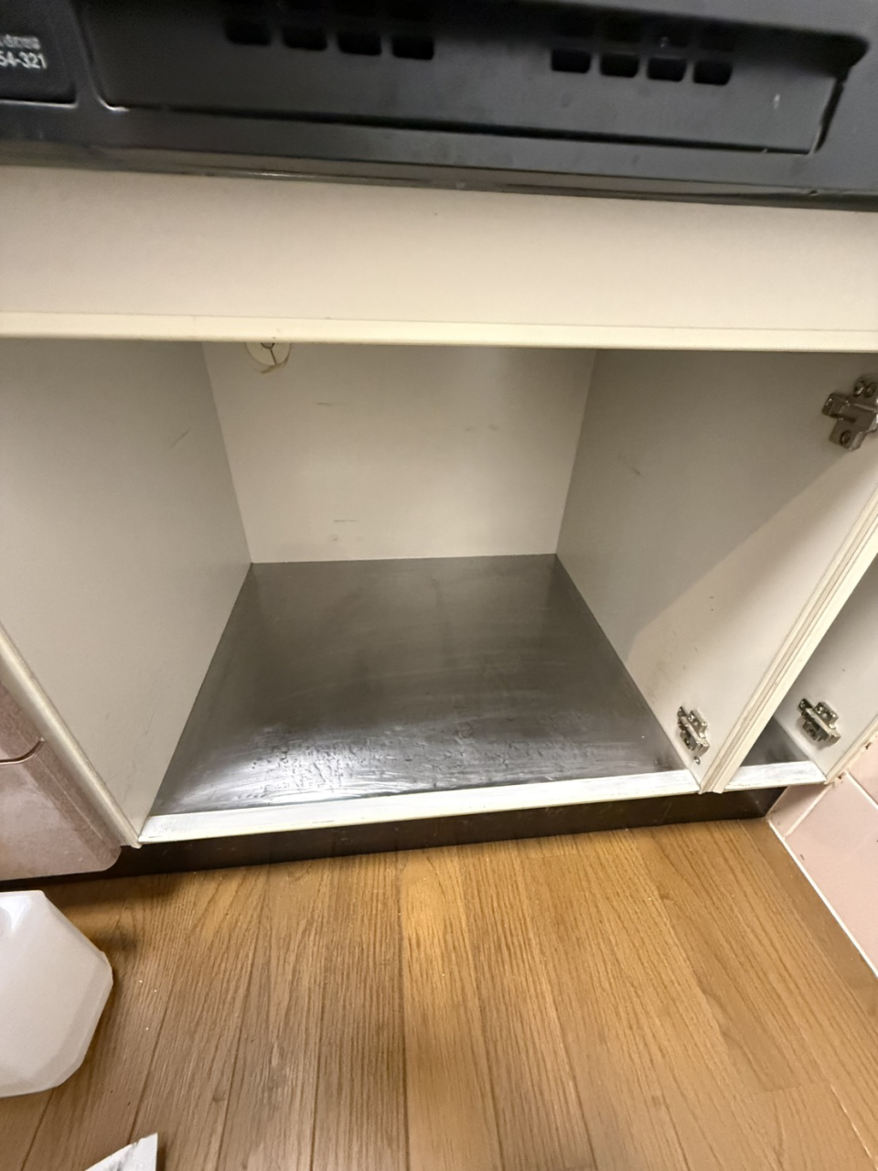 キッチン底板ダイノックシート張り替え